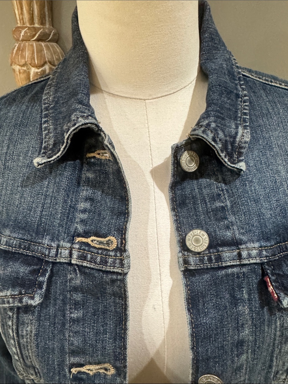 Levi's Women's Mid Blue Denim Jacket - Picture 3 of 9